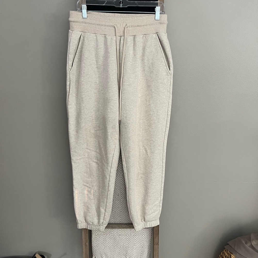 ALO Yoga Cream Jogger Sweatpants